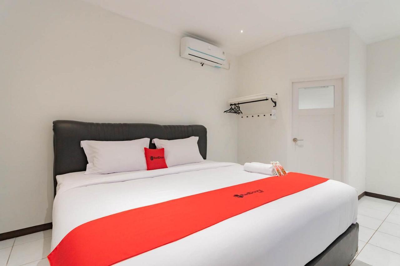 RedDoorz Plus @ Pakuan Residence Tajur Bogor Bagian luar foto