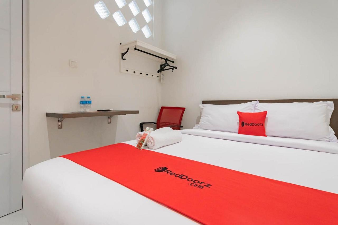 RedDoorz Plus @ Pakuan Residence Tajur Bogor Bagian luar foto